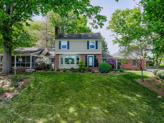 407 Overlook Cir, Lexington, VA 24450