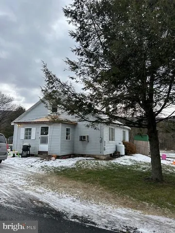 30 New Lancaster Valley Rd, Milroy, PA 17063