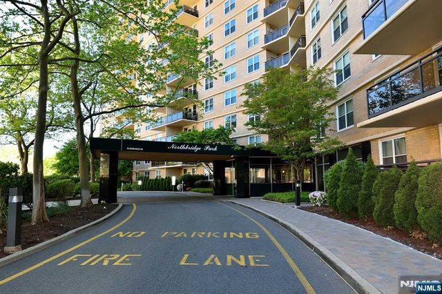 2200 N  Central Rd #15E, Fort Lee, NJ 07024
