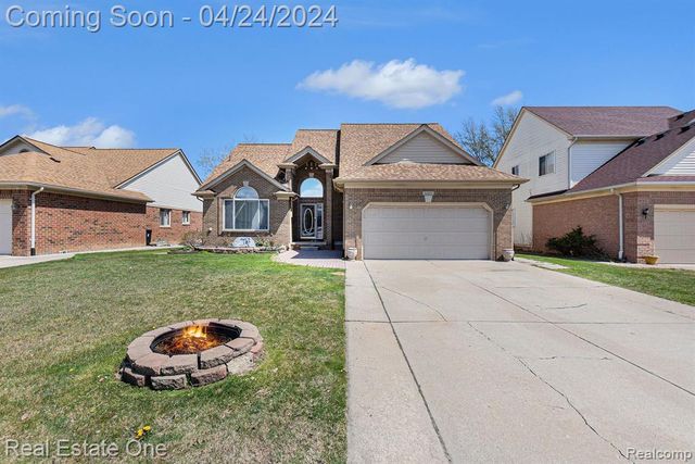33572 Lamparter Dr, Sterling Heights, MI 48310