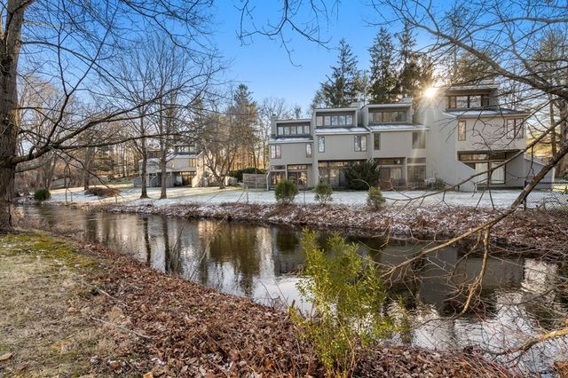 16 Mill Pond #16, North Andover, MA 01845