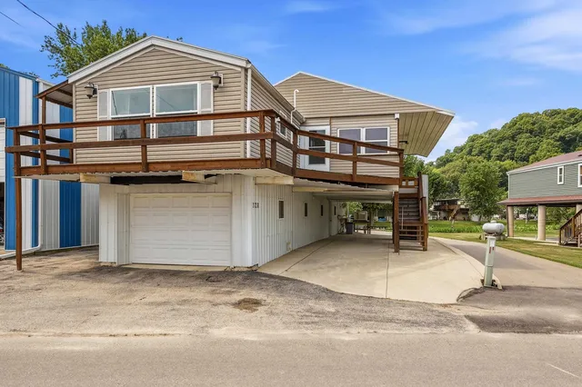 223 Errthum Dr, North Buena Vista, IA 52066