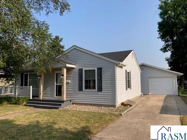 723 E  2nd St, Redwood Falls, MN 56283