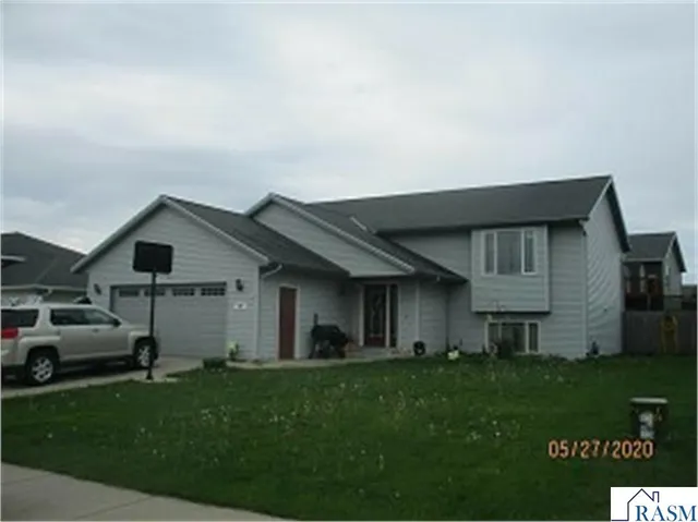 216 Wickfield Dr, Mankato, MN 56001