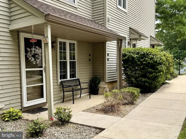 303 Harwood Ct, Mount Laurel, NJ 08054