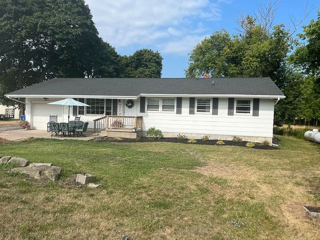 4900 Townline Rd, Lockport, NY 14094