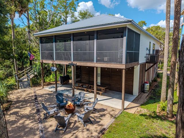 320 NE Lisette Ln, Steinhatchee, FL 32359