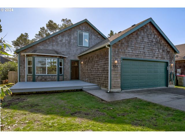 451 17th Ave, Seaside, OR 97138