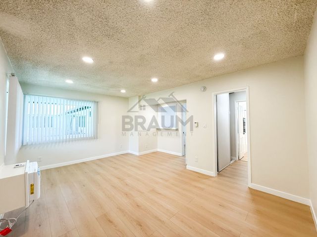 18350 Napa St #16, Northridge, CA 91325