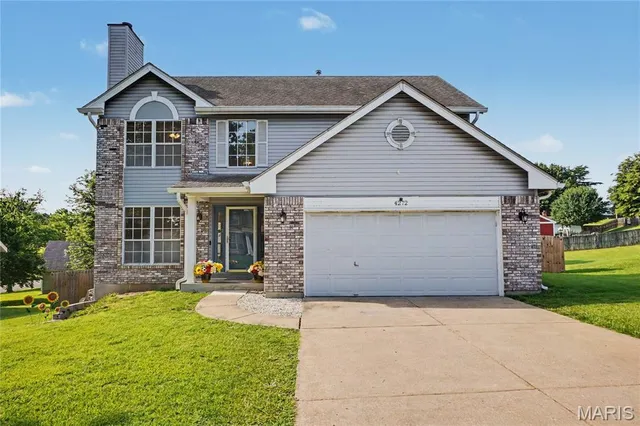 4272 Bielefeld Dr, Florissant, MO 63033