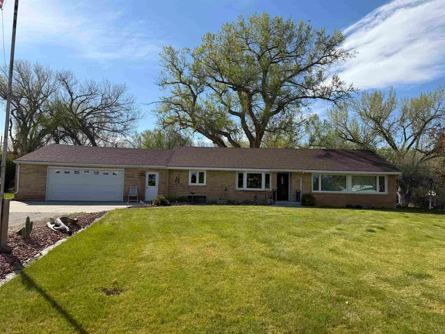 809 W  Bighorn Ave, Basin, WY 82410
