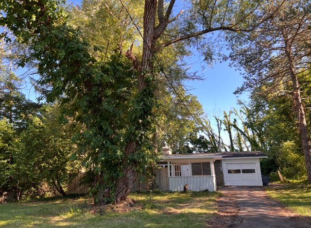 6756 Kinne Rd, Syracuse, NY 13214