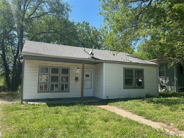 305 Mueller Ave, Saint Louis, MO 63135