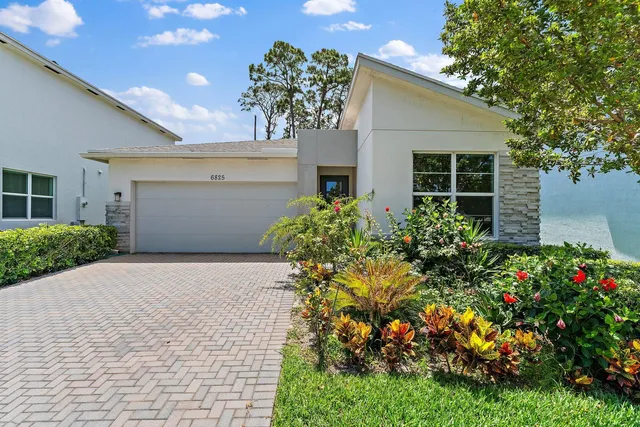 6825 Pointe Of Woods Drive, West Palm Beach, FL 33413