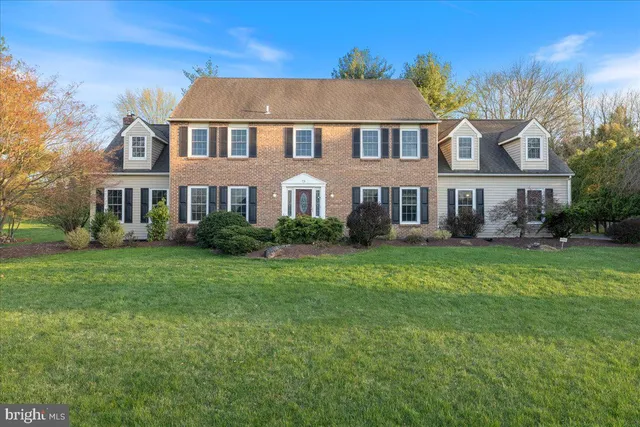 73 Brookside Dr, Holland, PA 18966