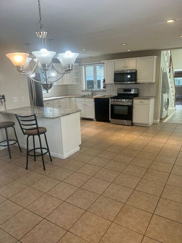 30 Tremont St #1, Taunton, MA 02780