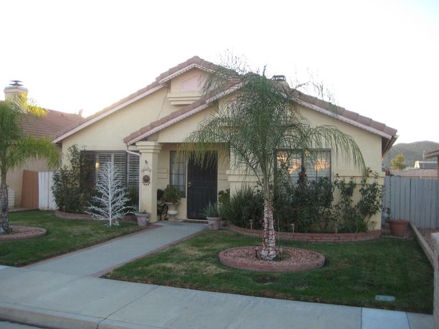 713 Via Linda Dr, Hemet, CA 92545