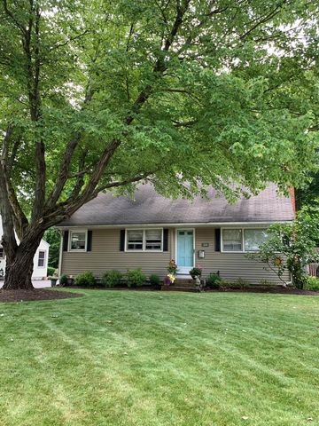 450 Bell St, Chagrin Falls, OH 44022