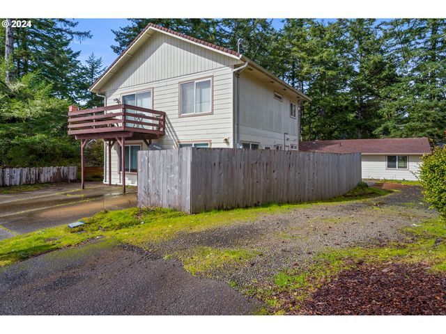 2137 10th St, Florence, OR 97439