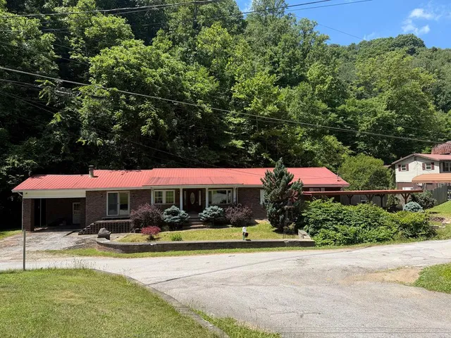 201 Nosben Frk, Turkey Creek, KY 41514