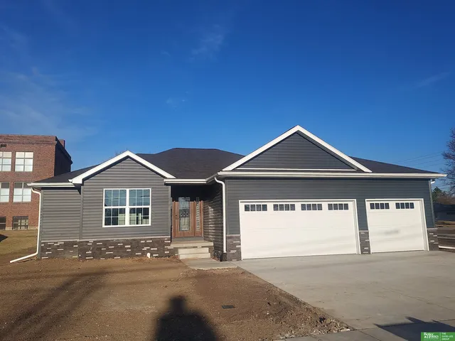 1823 N  East Ave, York, NE 68467
