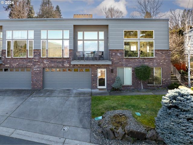 2235 Clearwater Ln, Hood River, OR 97031