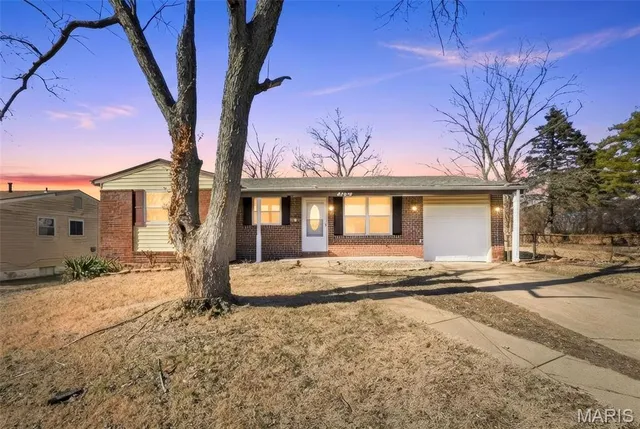 10557 Castle Dr, Saint Louis, MO 63136