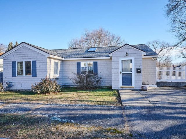 4 Clifton Ave, Wakefield, MA 01880