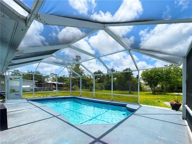 4810 Duera Mae Dr, Fort Myers, FL 33908