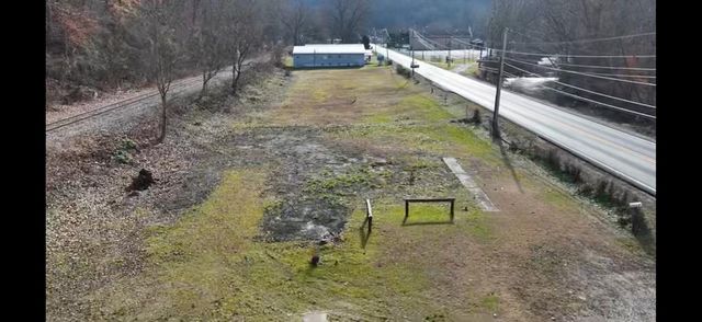 2013 Cabin Creek Rd, Eskdale, WV 25075