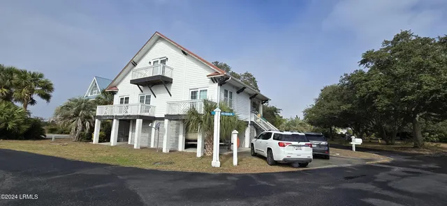 1 W  Marsh Dr, Saint Helena Island, SC 29920