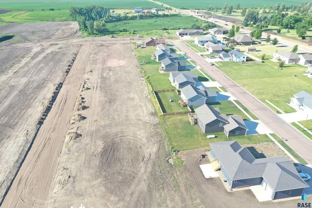 501 Fairway Dr, Colman, SD 57017