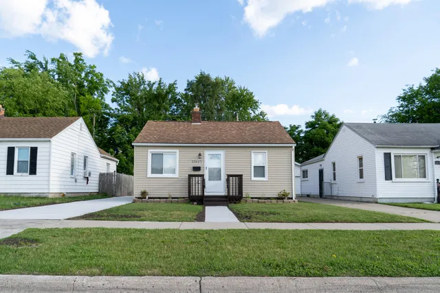 25627 Penn St, Dearborn Heights, MI 48125