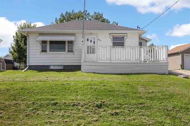2414 Bowling St SW, Cedar Rapids, IA 52404