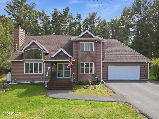 102 Egypt Rd, Hawley, PA 18428