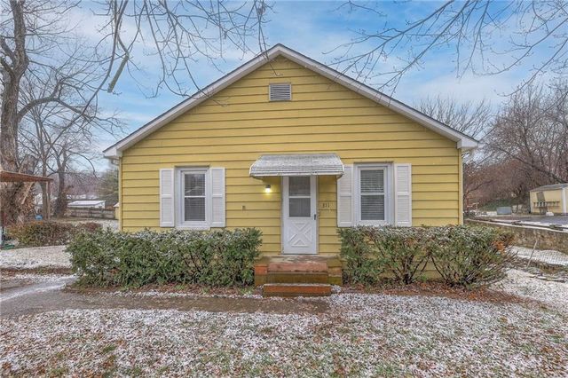 311 Clark Ave, Bonner Springs, KS 66012