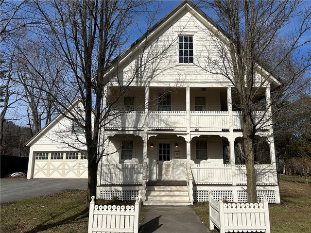 44 Walnut St, Cooperstown, NY 13326