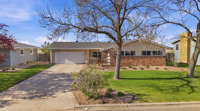 626 Willow Dr, Aberdeen, SD 57401