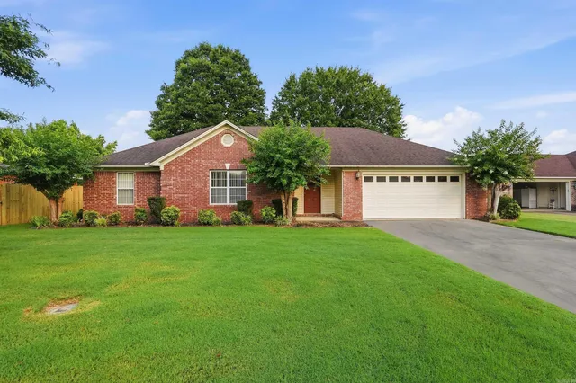 307 Crain Dr, Searcy, AR 72143