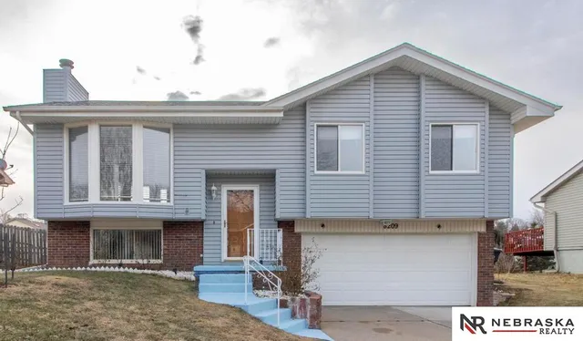 8209 Tucker St, Omaha, NE 68122