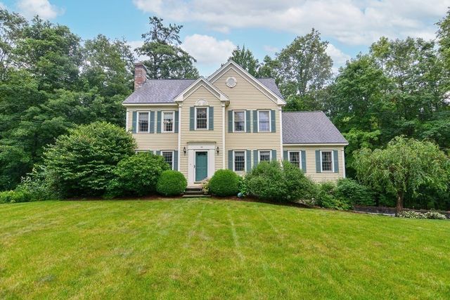 16 Shirley St, Pepperell, MA 01463