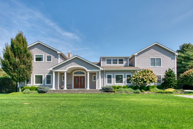 21 Goose Glen Ct, Water Mill, NY 11976