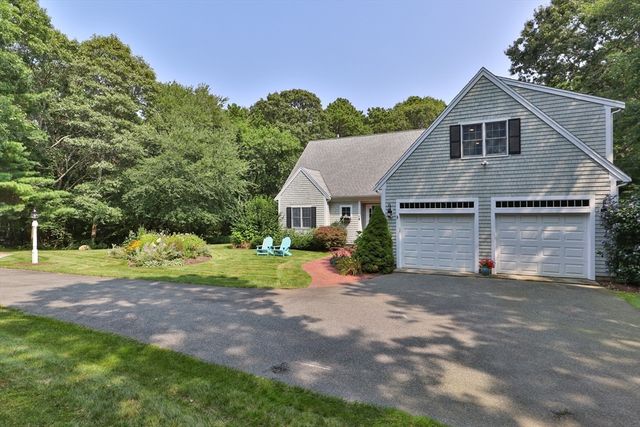 18 Willow Nest Ln, North Falmouth, MA 02556