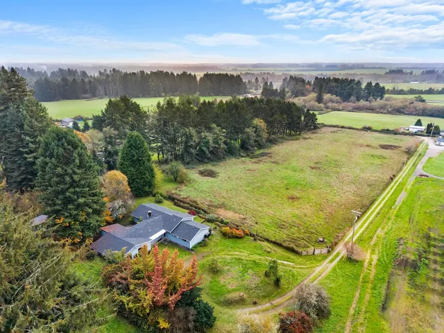 275 N  Rossini Ln, Smith River, CA 95567
