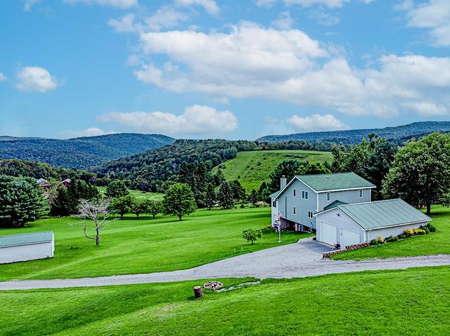 15 Yamaha Ln, Galeton, PA 16922