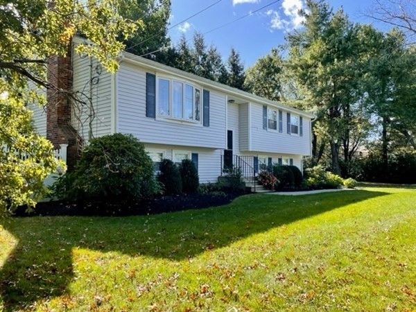 106 West St, Medfield, MA 02052