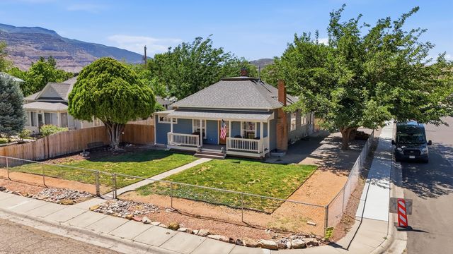 239 W  5th St, Palisade, CO 81526