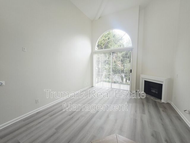 475 E  Orange Grove Ave #T, Burbank, CA 91501