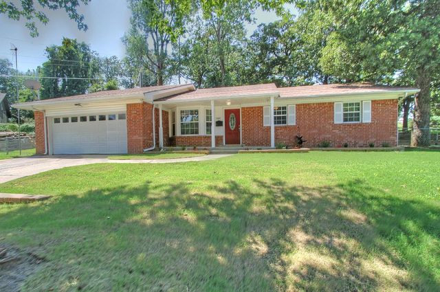 904 N  Lake Dr E, Sand Springs, OK 74063