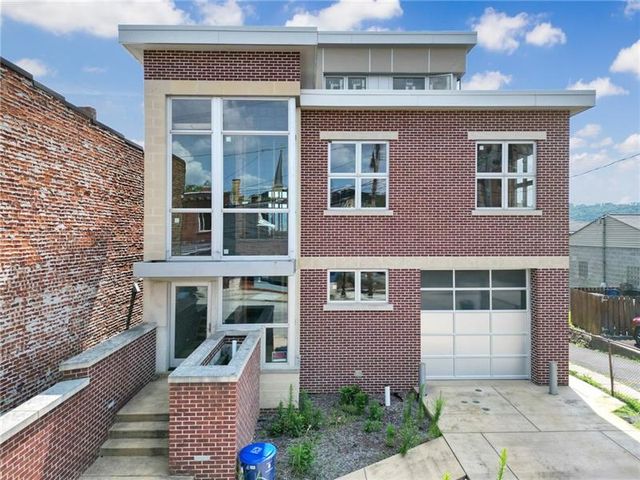 1717 Lowrie St, Pittsburgh, PA 15212